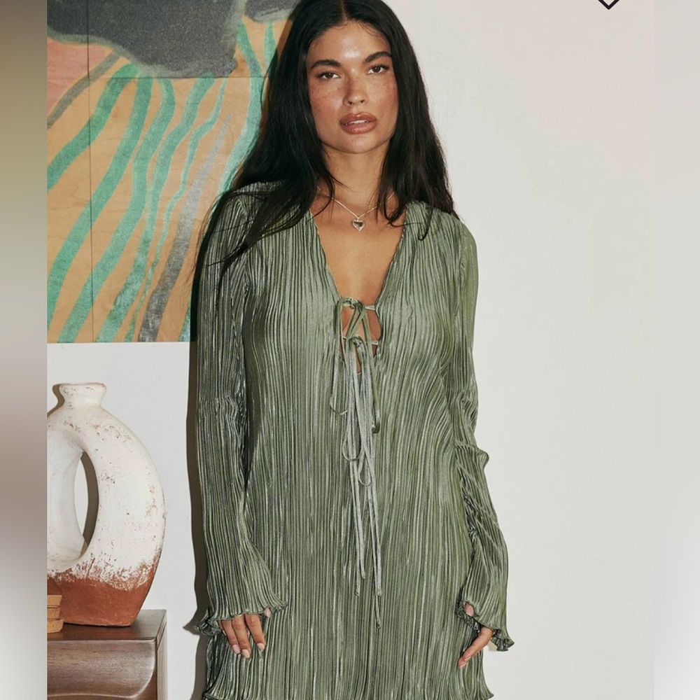 Hello Molly - size medium US 6 sage green long sleeve mini dress!
